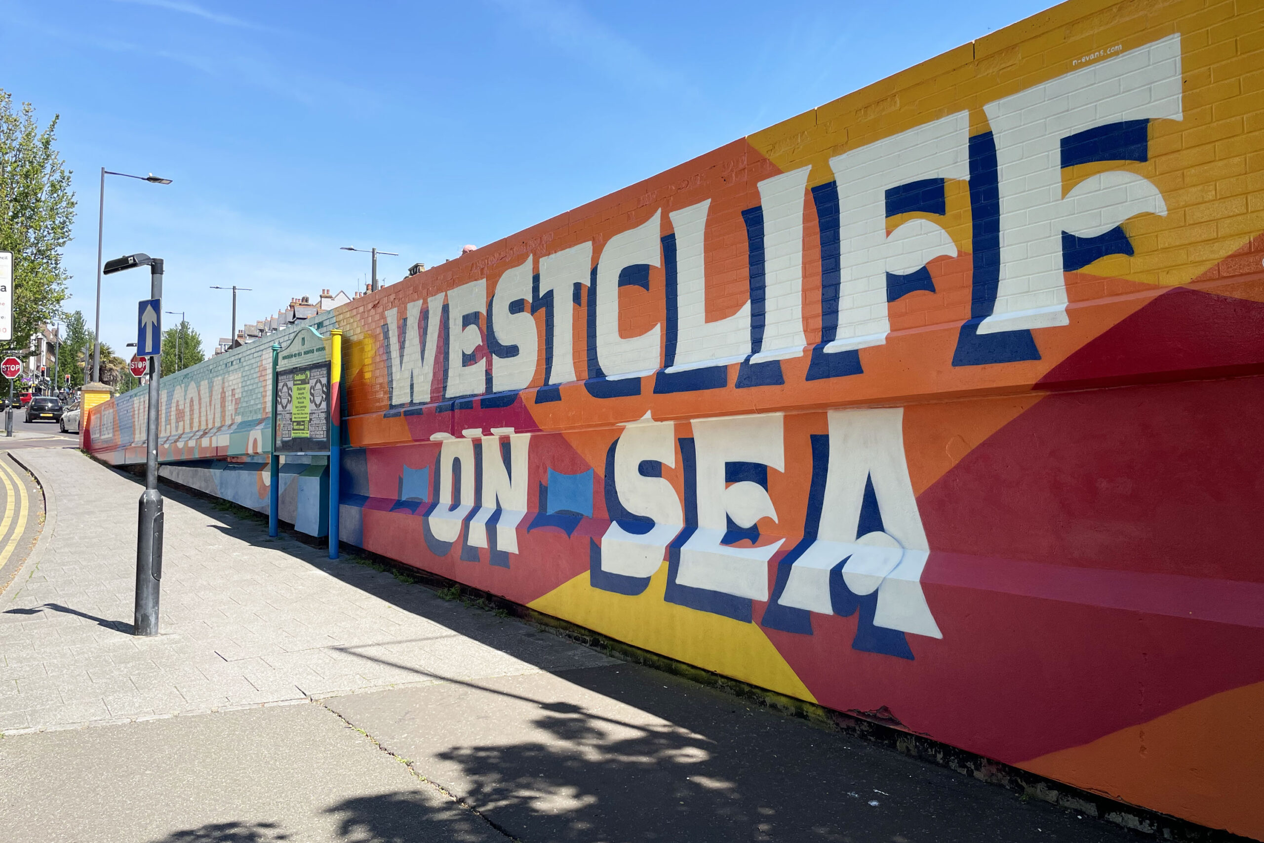 Nathan-Evans-Illustration-Welcome-Westcliff-On-Sea-Mural-Painting1